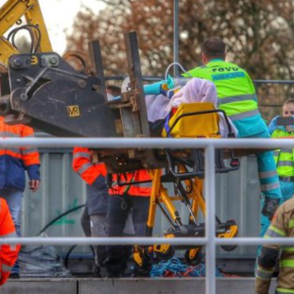 Bouwvakker gewond na val van perrondak station Driebergen-Zeist